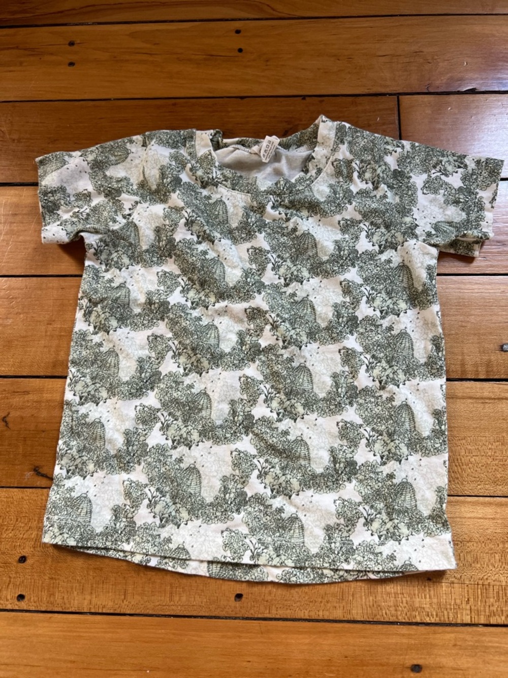 Kate Quinn tee
